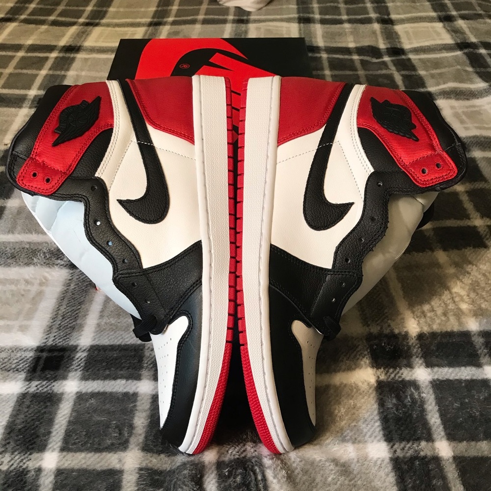 Jordan 1 satin black toe